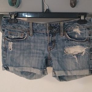 American Eagle distressed jean shorts sz 2